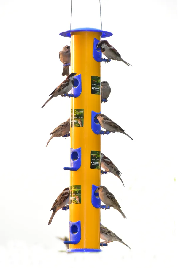 12 Nozal Metal Bird Feeder.